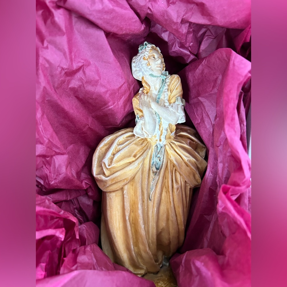 Agatha walker Edith Evan’s Decorative Lady Figurine (vintage)